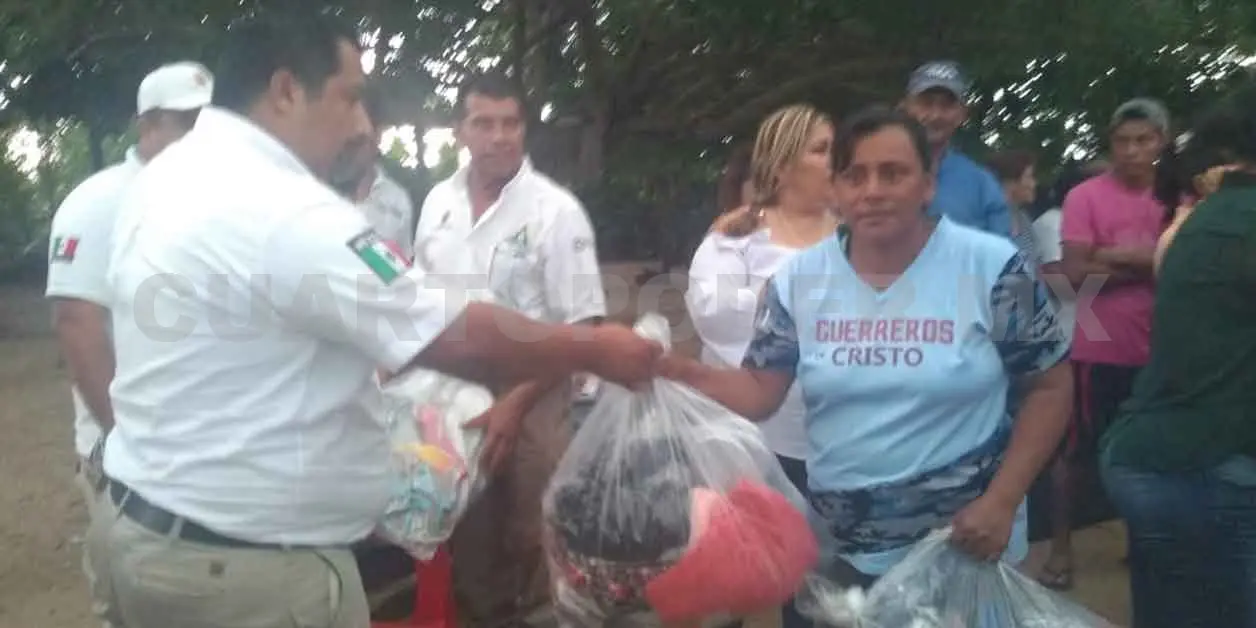 Llevan apoyo a familias afectadas por frente frío