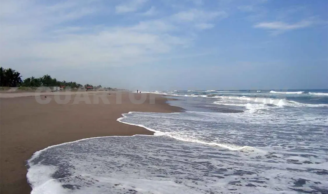 A la baja, afluencia turística en playas