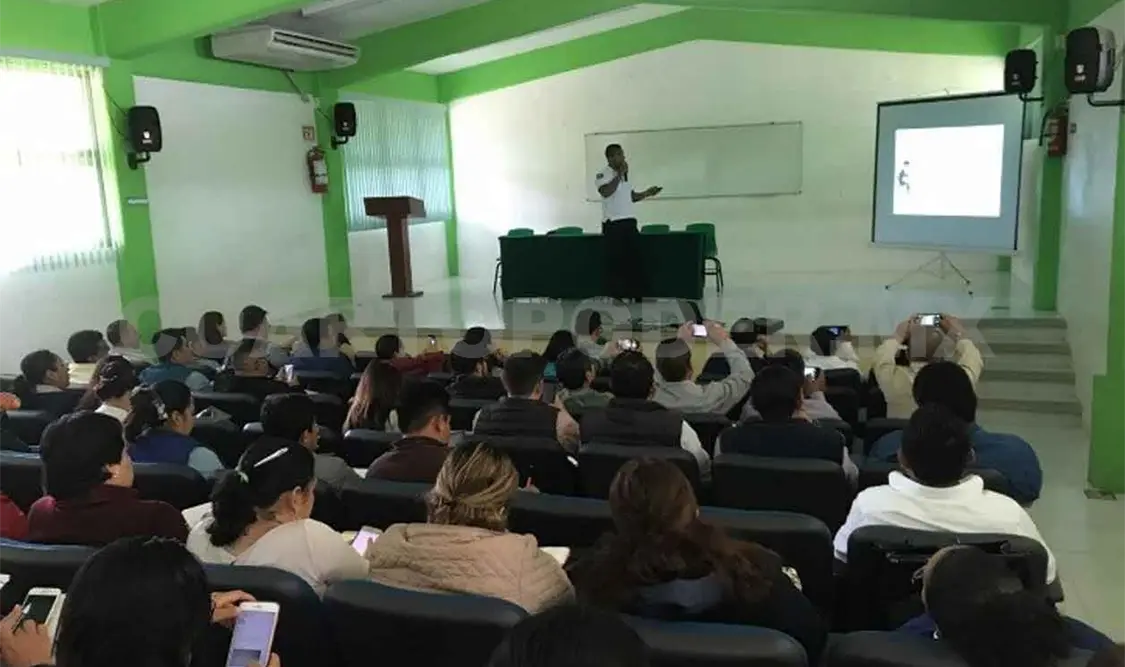 Orientan a estudiantes para prevenir delitos
