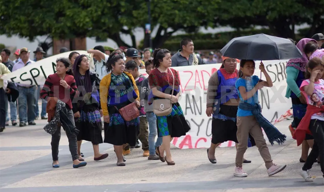 Desplazados apoyan a normalistas de la Mactumactzá