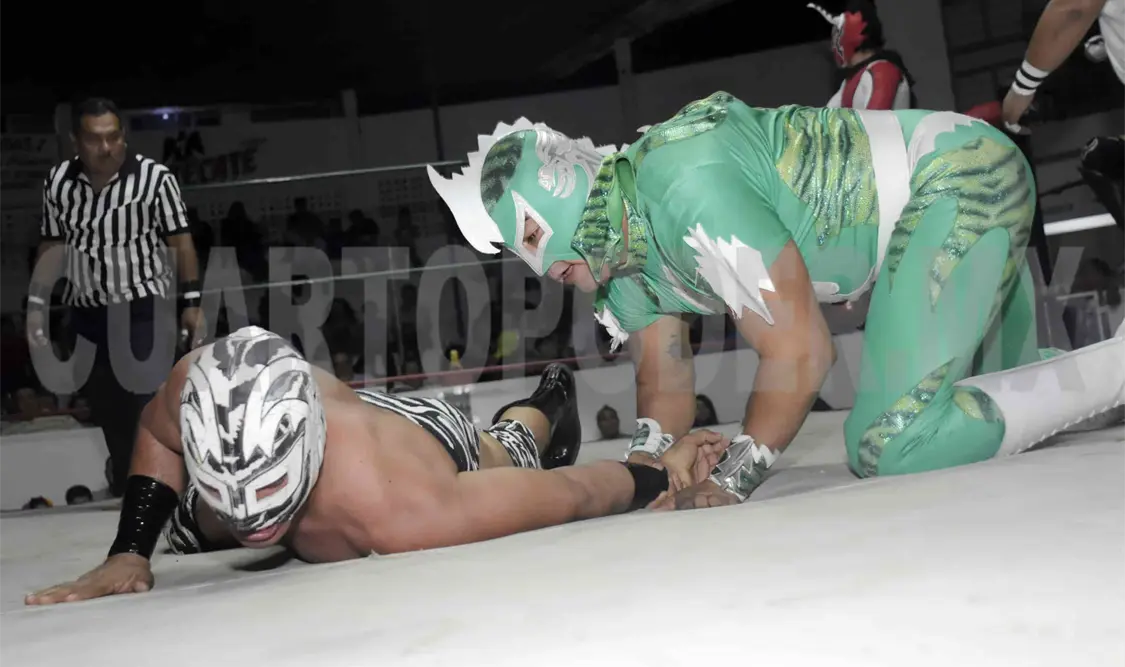 De último momento, luchadores locales ocuparon los lugares de los competidores nacionales. Guillermo Ramos/CP