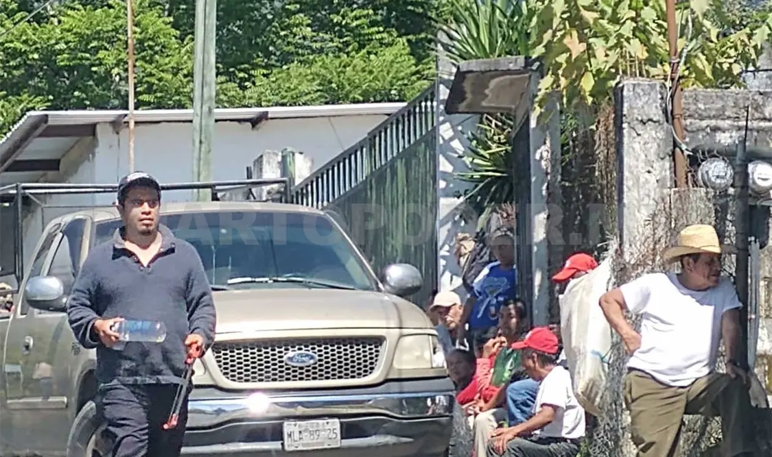 Denuncian cobro a transportistas