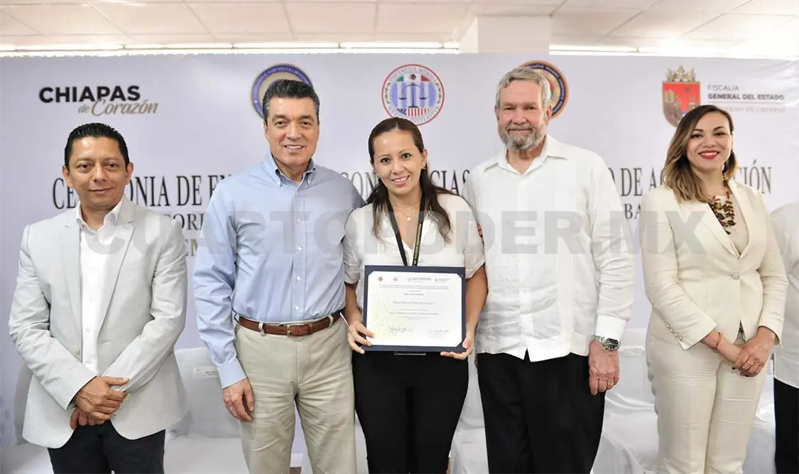 REC entrega constancias a personal capacitado