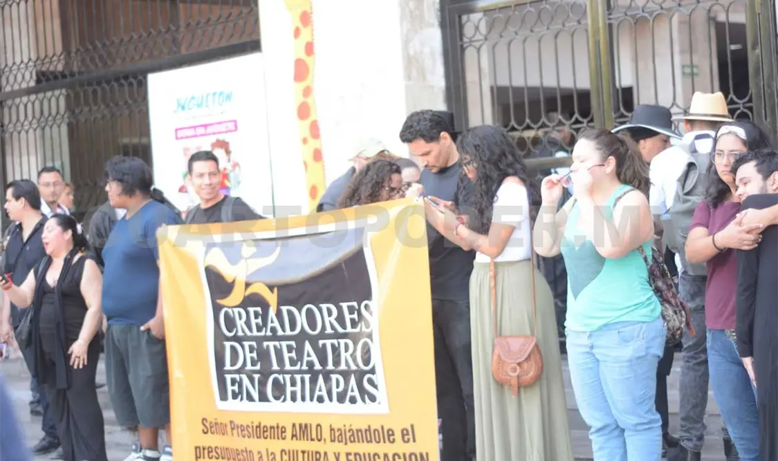 Manifestación de creadores chiapanecos ante el recorte presupuestal para cultura. Cortesía