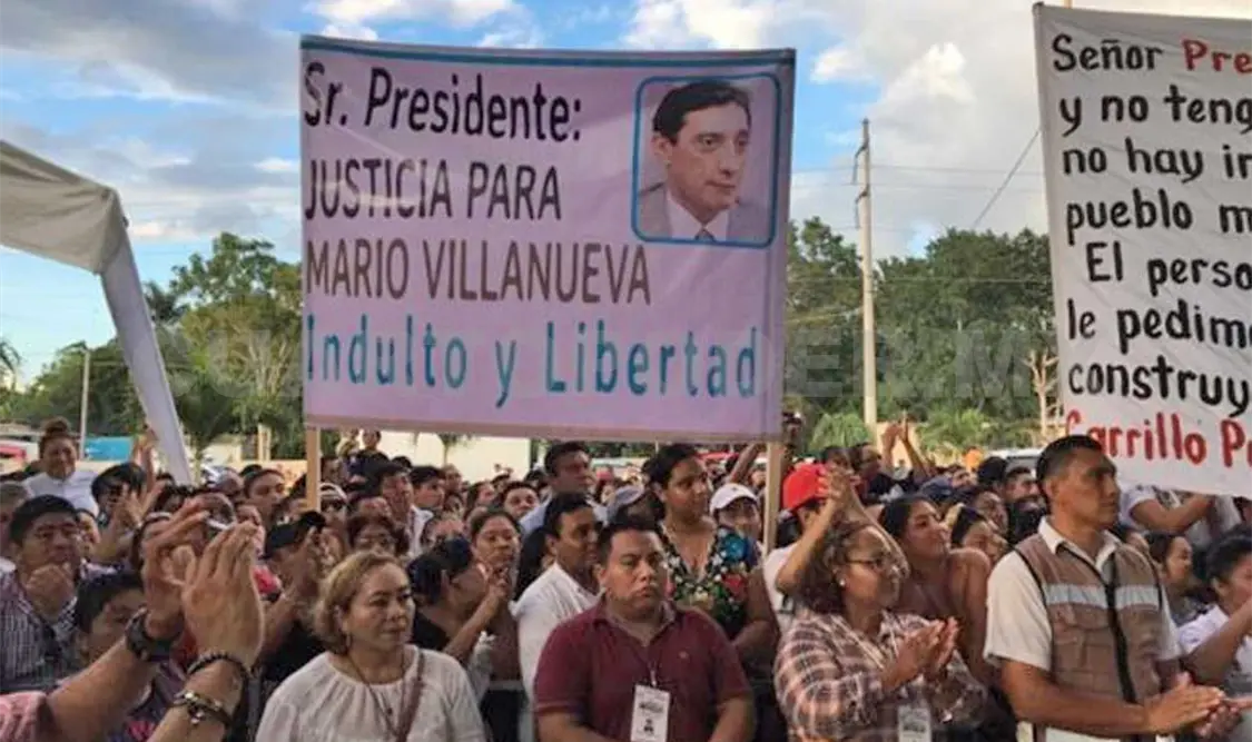“Señor presidente. Somos la familia que sufre injusticia. Mario es Inocente”, se leía en las mantas. Agencias