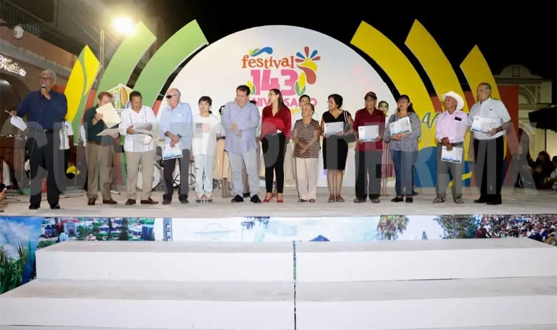 El alcalde Rosales Zuarth y su esposa Margarita enviaron un mensaje de paz y fraternidad a la población. CP