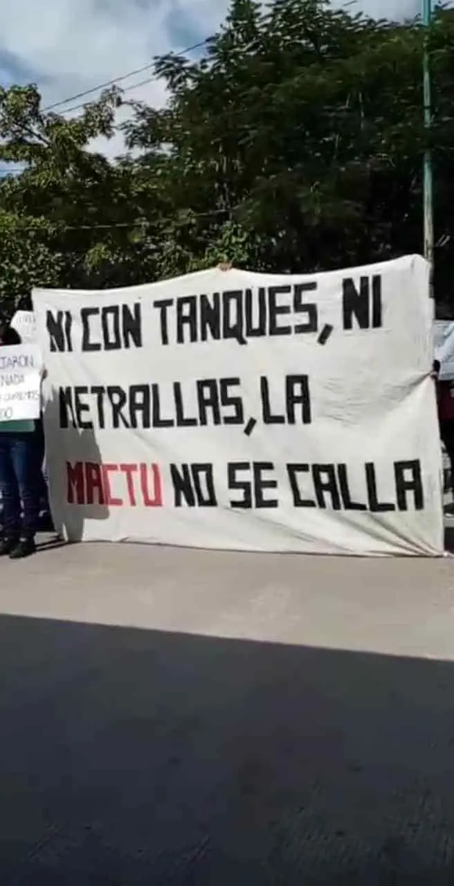 Continúan las protestas de los normalistas, en esta ocasión en la SEF. CP