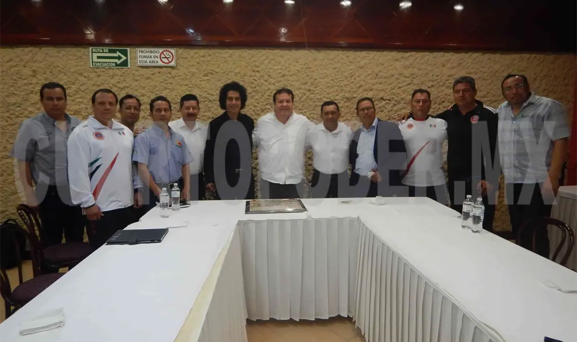 La presentación oficial del magno evento, encabezada por la Asociación Chiapaneca de Karate Do y autoridades. Jesús Ortega / CP