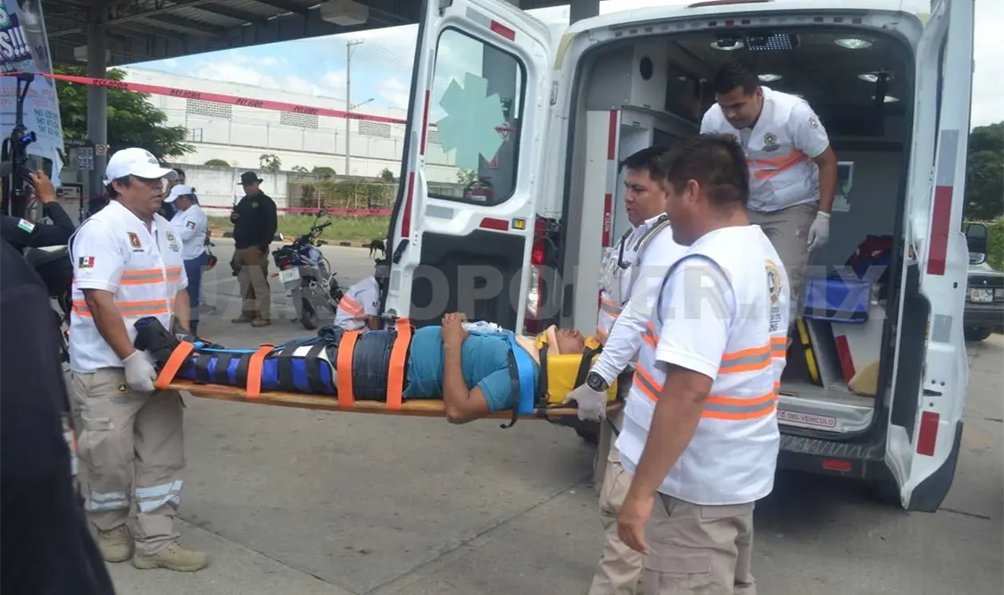 Balean a joven para robarle su motocicleta