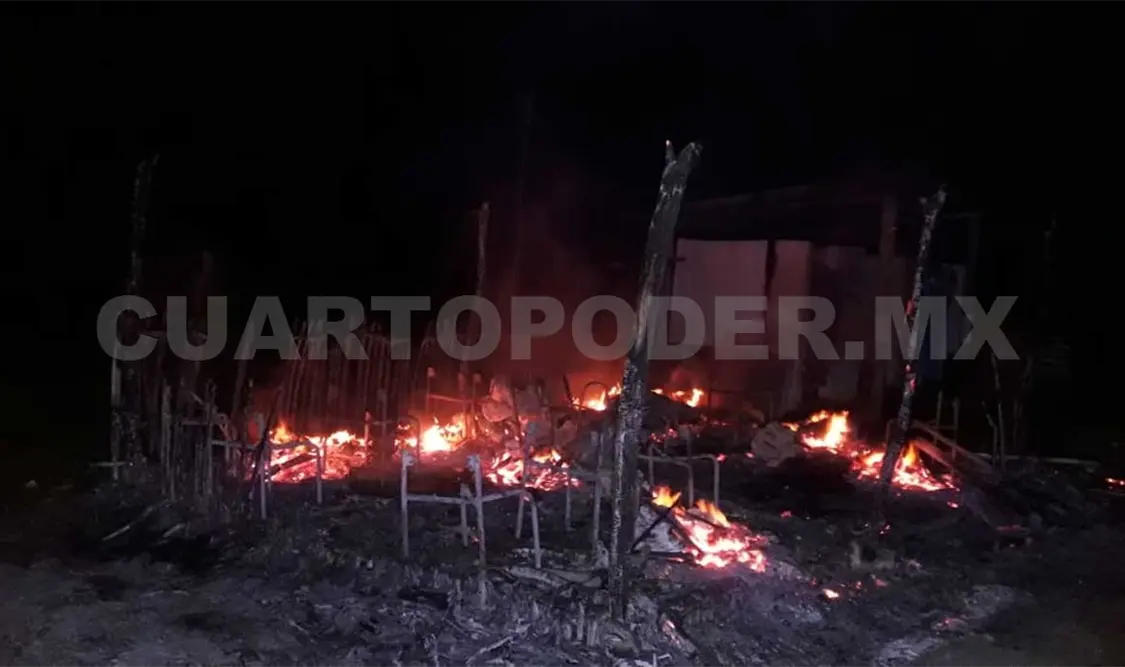Delincuentes incendian escuela
