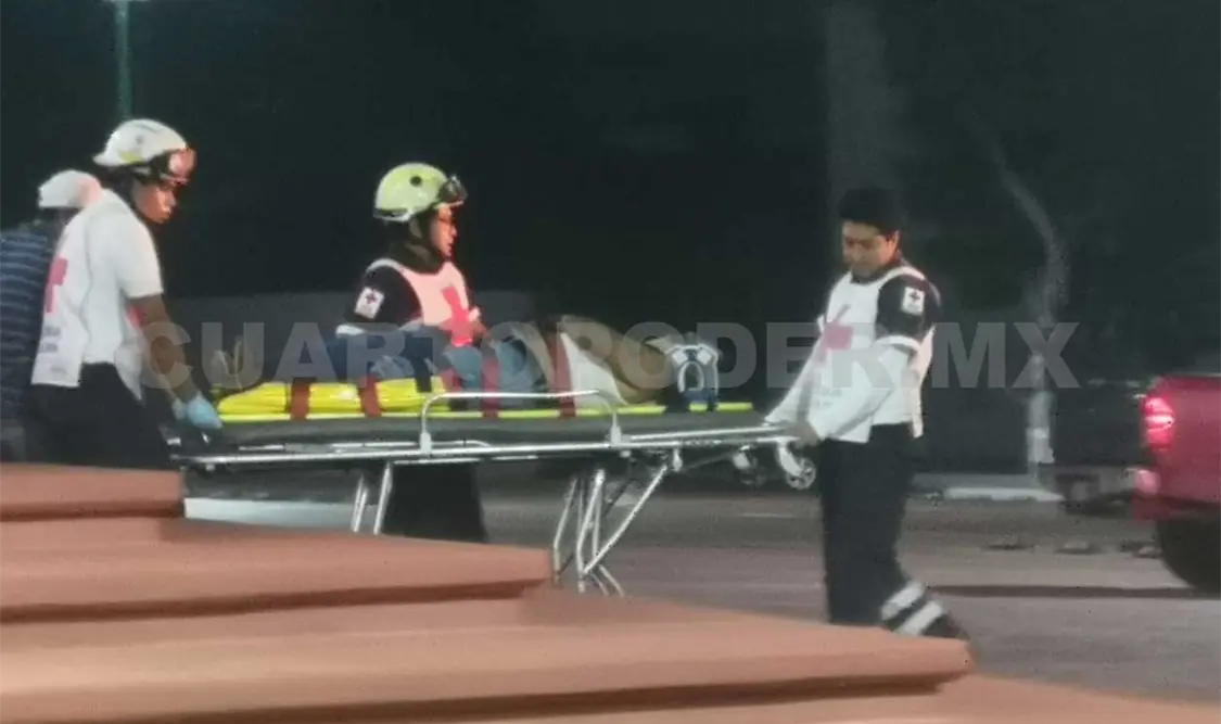 Pantalla gigante aplasta a hombre y queda lesionado