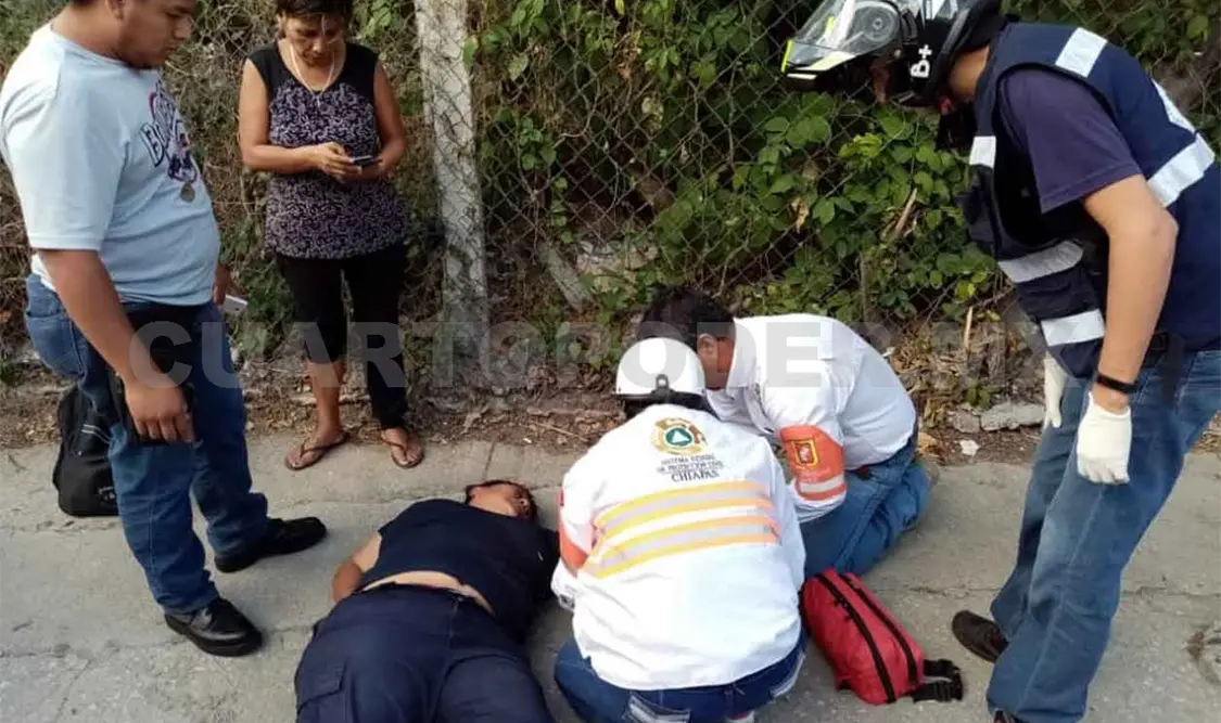 Colectivero derriba a mujer policía