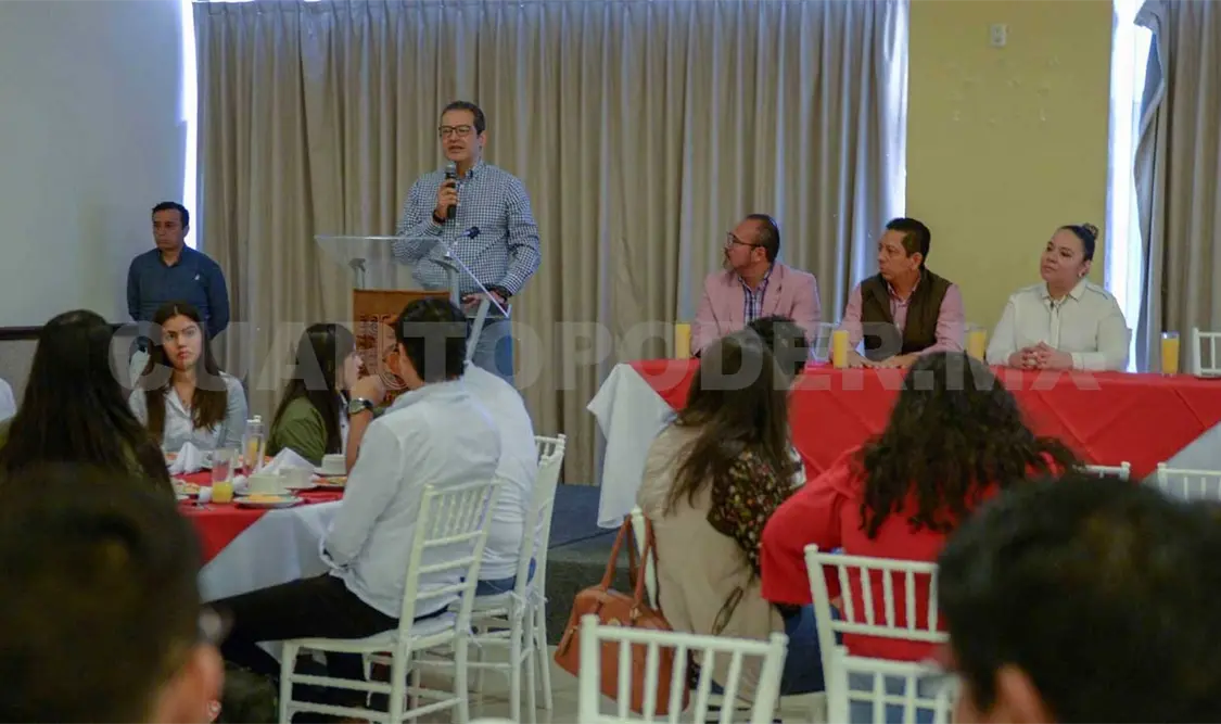 El rector Carlos F. Natarén Nandayapa comentó que para la Unach es un verdadero reto formar a los líderes del futuro de Chiapas. CP