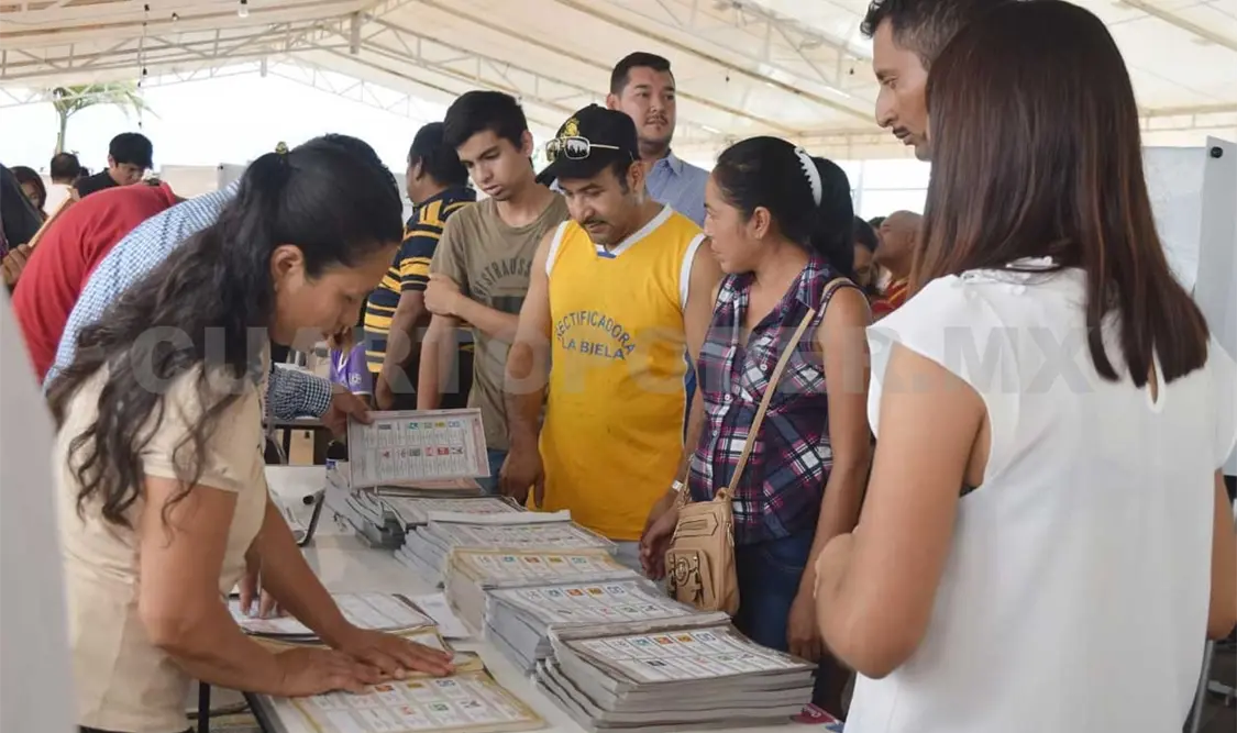 En Chiapas el padrón electoral supera los tres millones y medio de personas; se requieren 350 mil firmas para hacer la revocación local. Guillermo Ramos / CP