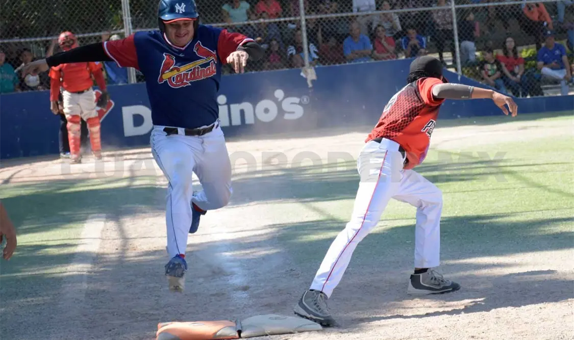 Bien aplicados tras recibir carreras, los rojinegros vencieron y ahora van por el campeonato municipal. Guillermo Ramos/CP
