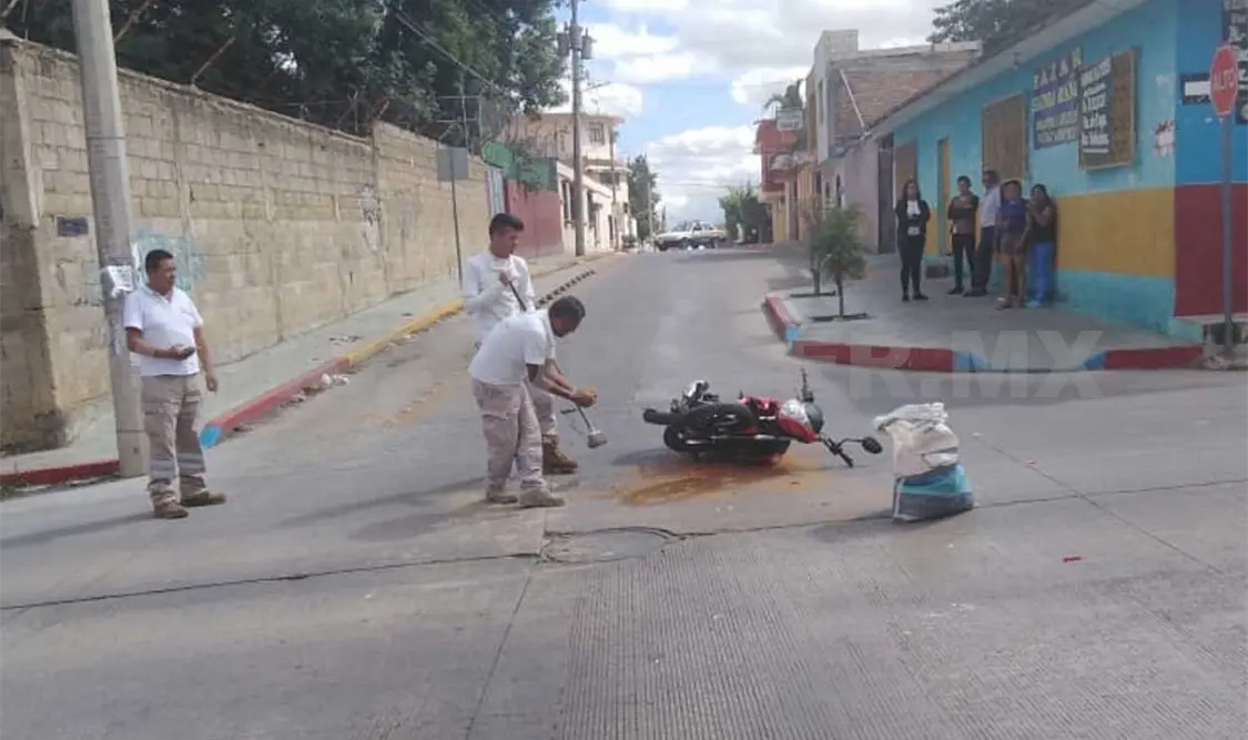 El conductor de una camioneta no respetó la preferencia vial y embistió al motociclista, dejándolo malherido. Juan Orel / CP