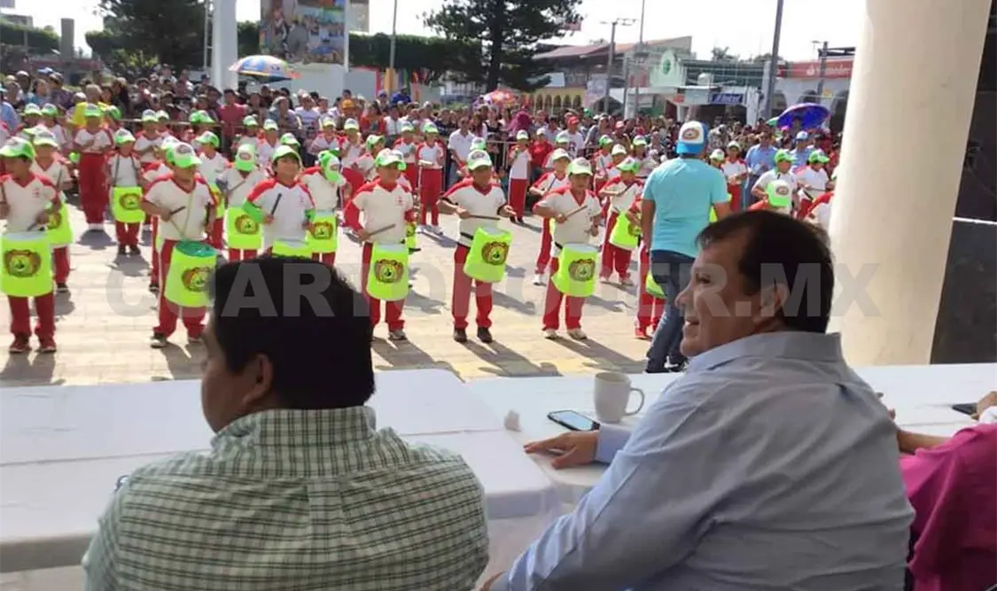 Mariano Rosales Zuarth presencia desfile cívico
