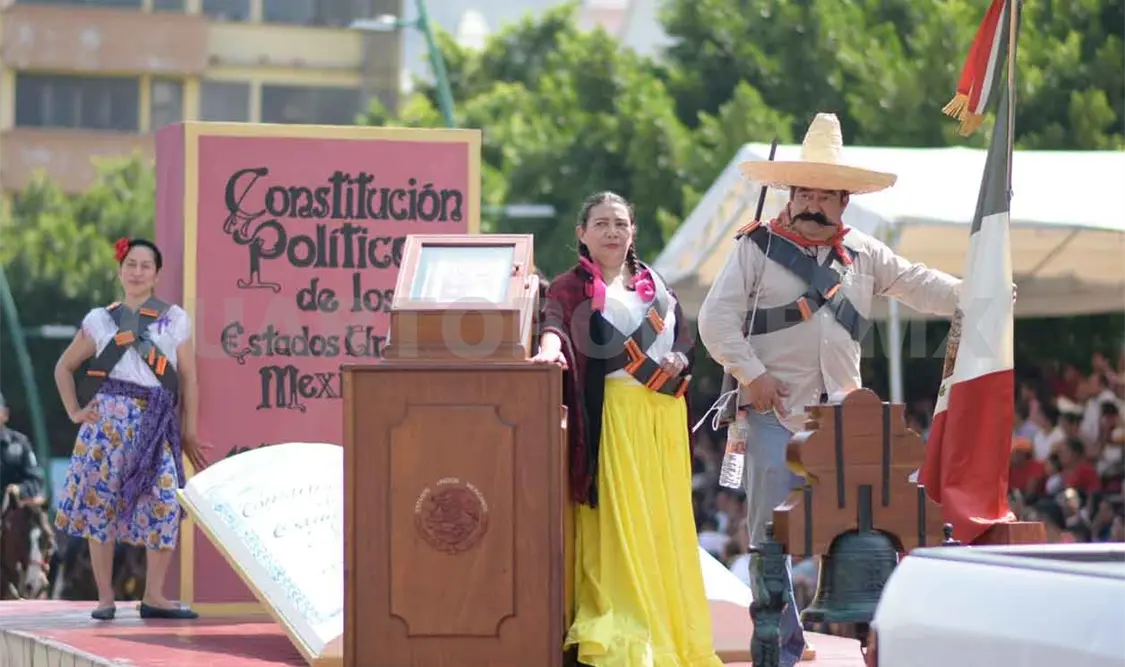 Conmemoran 109 aniversario de la Revolución con desfile