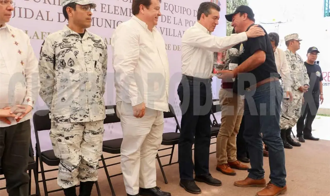 Mariano Rosales agradeció al gobernador por este apoyo que era un sueño de muchos años de los policías ejidales. CP