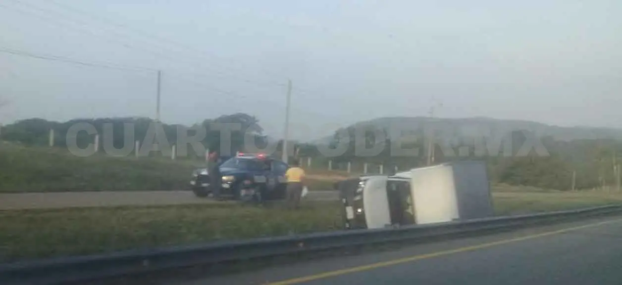 Se duerme al volante y termina volcado