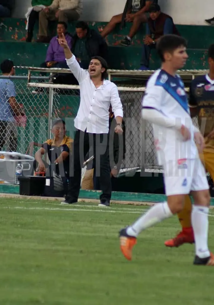 Casanova dirigió proyectos exitosos con planteles casi 100% chiapanecos como el Mezcalapa FC y los Ocelotes de la UNACH. Cortesía