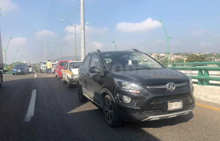 Cinco vehículos implicados en aparatoso accidente