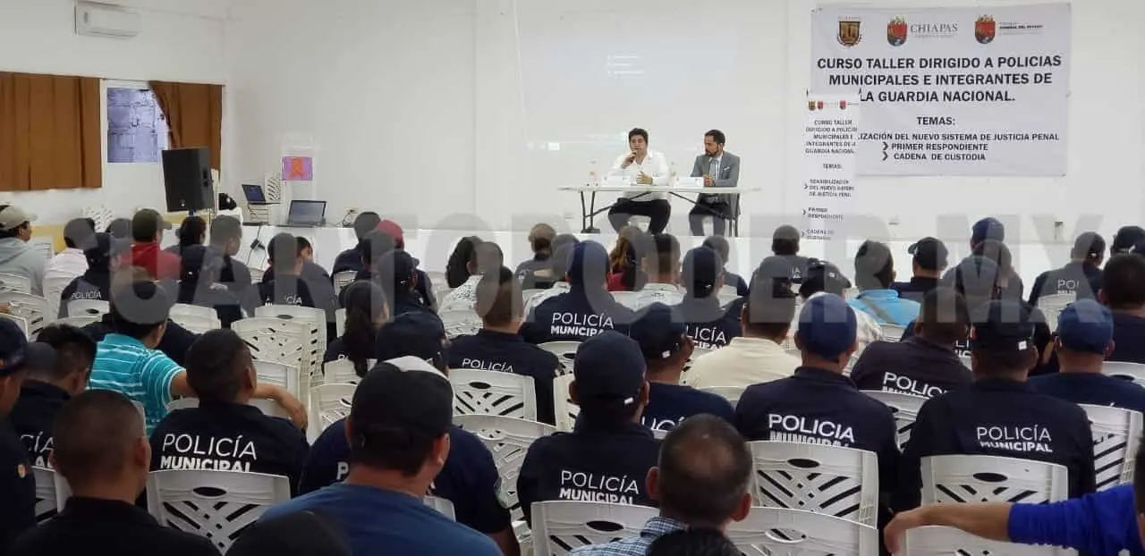 El auditorio municipal de Motozintla fue el recinto donde los distintos cuerpos de seguridad municipales de la zona se reunieron para esta capacitación. Cortesía