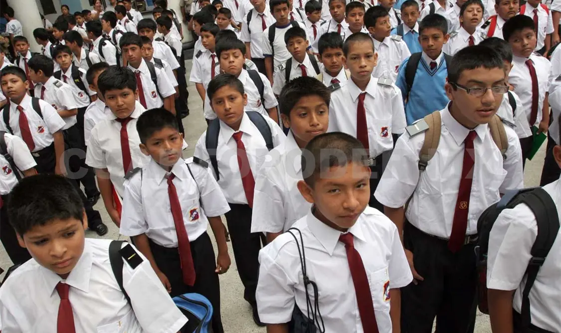 Escuelas no pueden retener papeles