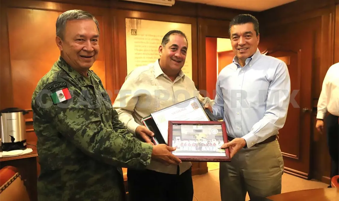 Recibe gobernador reconocimiento de la Sedena