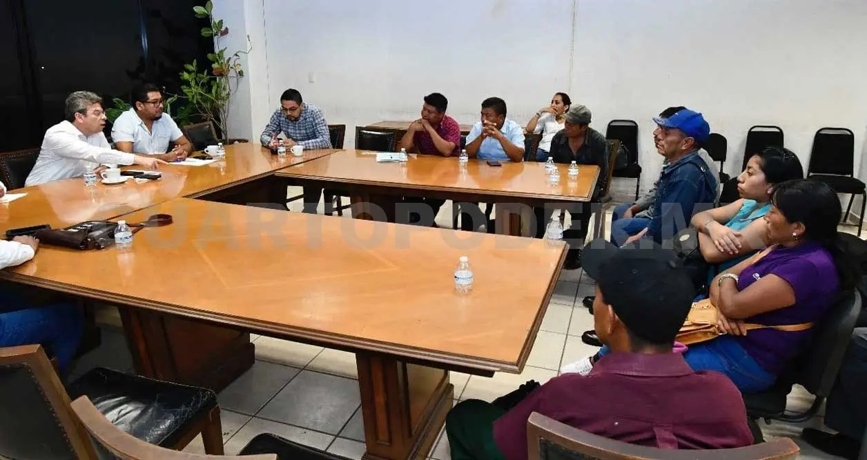 Establece diálogo Ismael Brito con pobladores