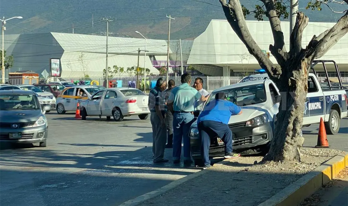Fuerte choque al pie de la Torre Chiapas