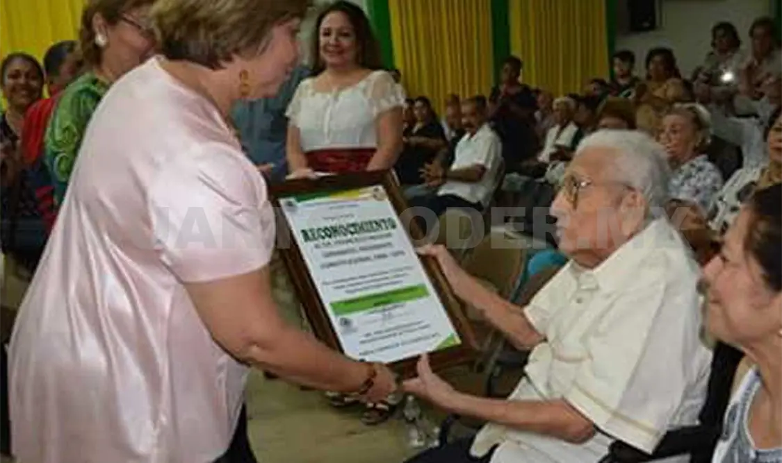 Francisco Aguilar Cervantes fue presidente municipal en el periodo 1968-1970 y recibió diversos reconocimientos por su labor. Noel Vázquez / CP