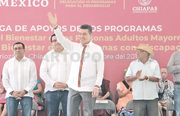 Encabeza REC entrega de apoyos a adultos mayores