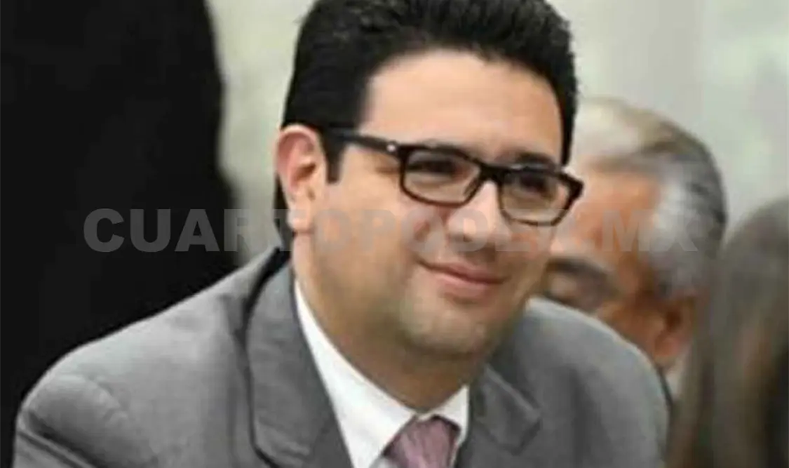 Presume austeridad y gana 2 mil pesos menos que AMLO