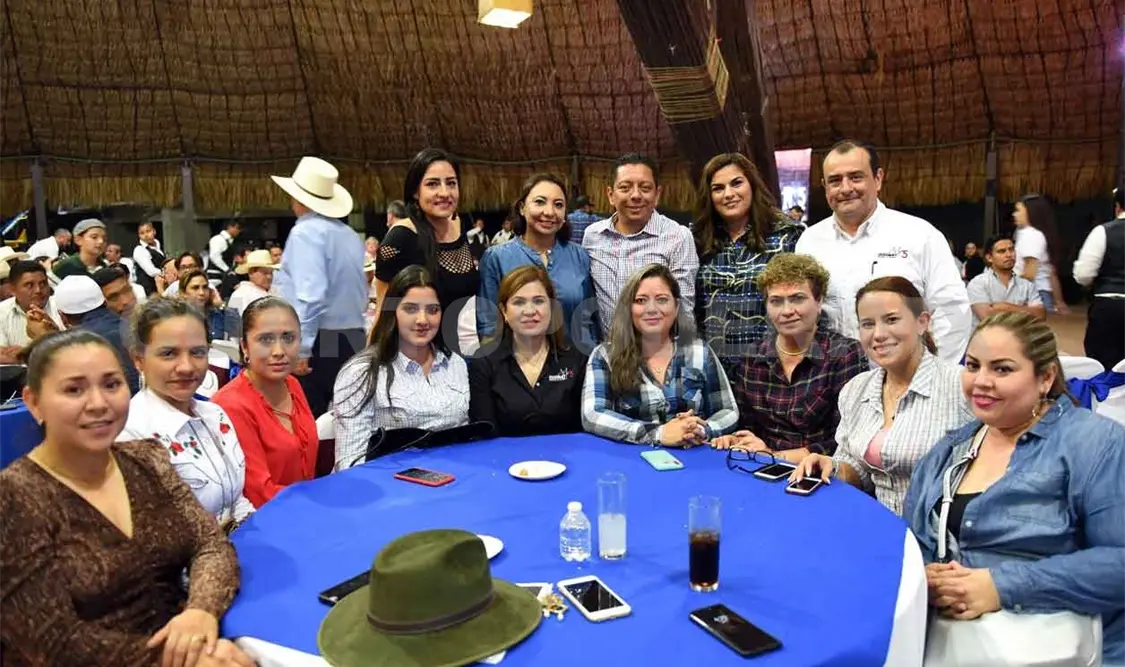 Acompaña fiscal a Voluntariado a subasta ganadera