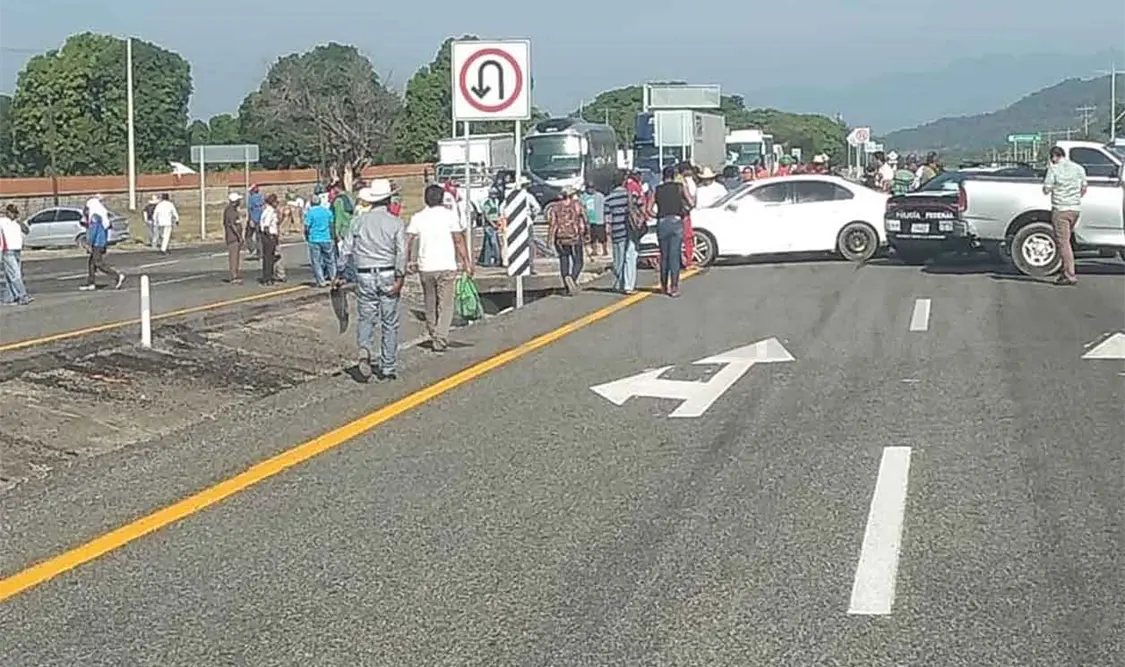 Bloquean carretera Tonalá- Arriaga por segundo día