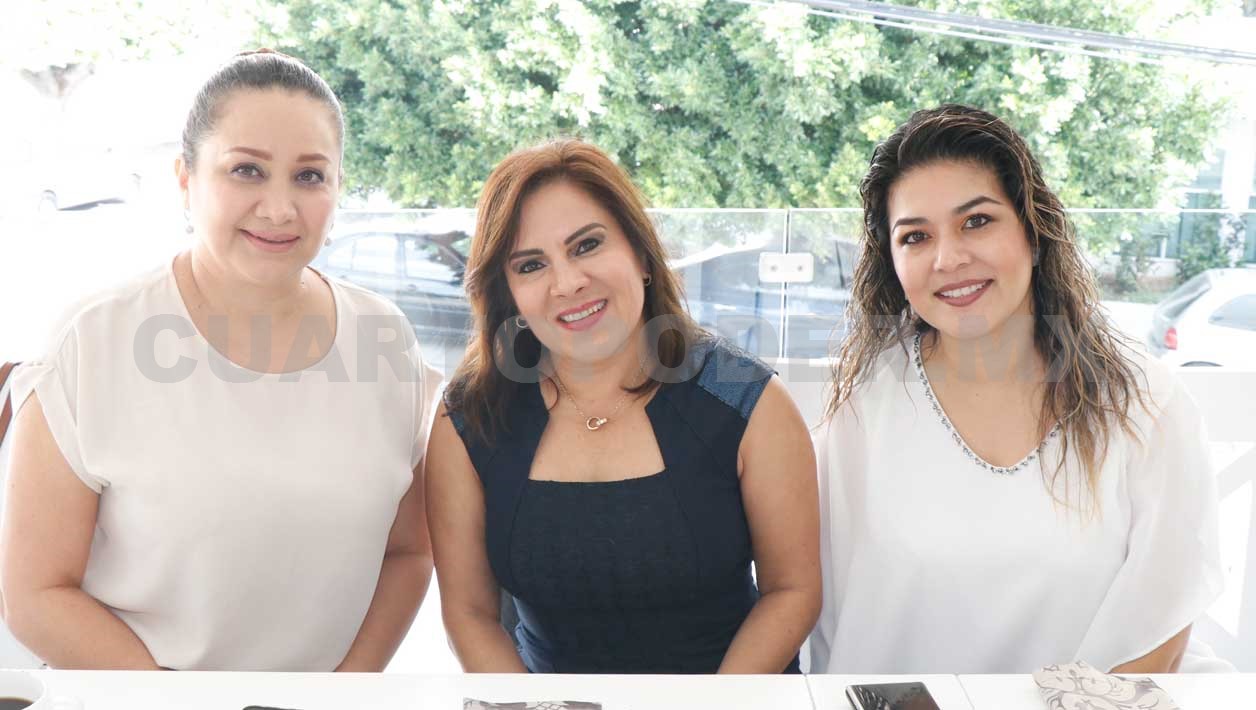 Lupita festejó entre amigas