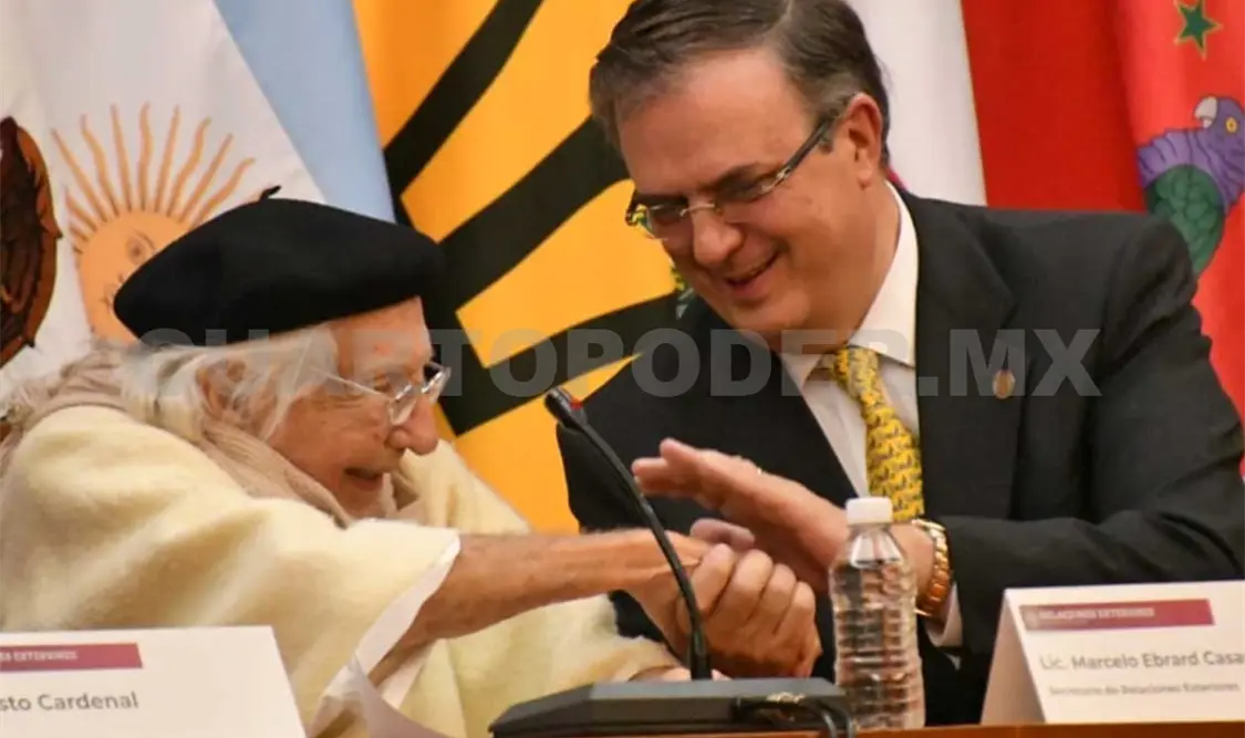 El canciller Marcelo Ebrard Casaubón estuvo presente en el homenaje al escritor. Cortesía