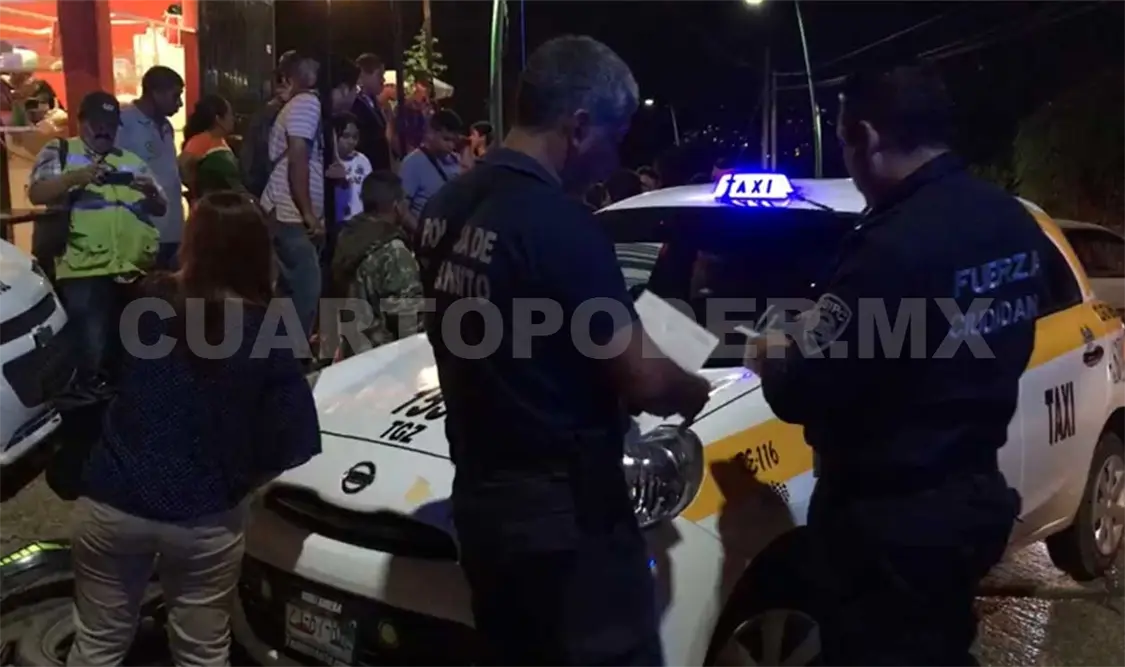 Taxista embiste a dos menores motociclistas