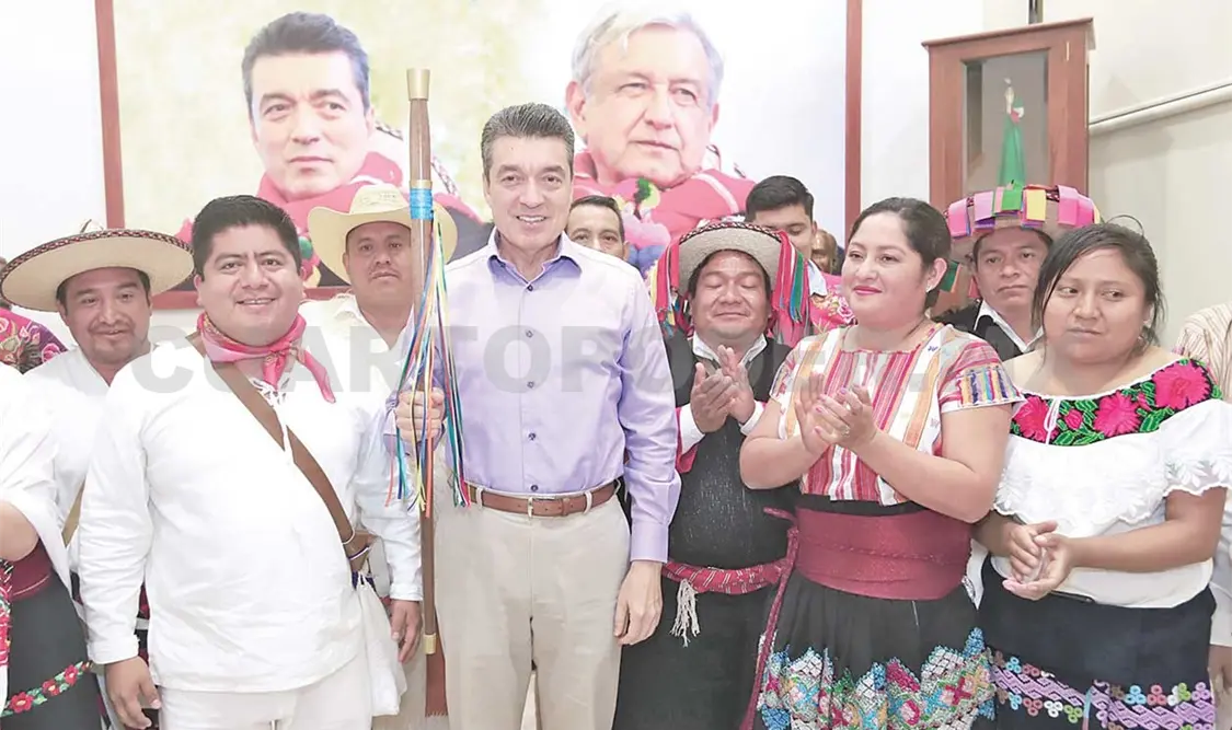 El mandatario señaló que esta entrega representa para él un honor, pues encarna el símbolo que debe regir a los gobiernos democráticos e incluyentes. CP