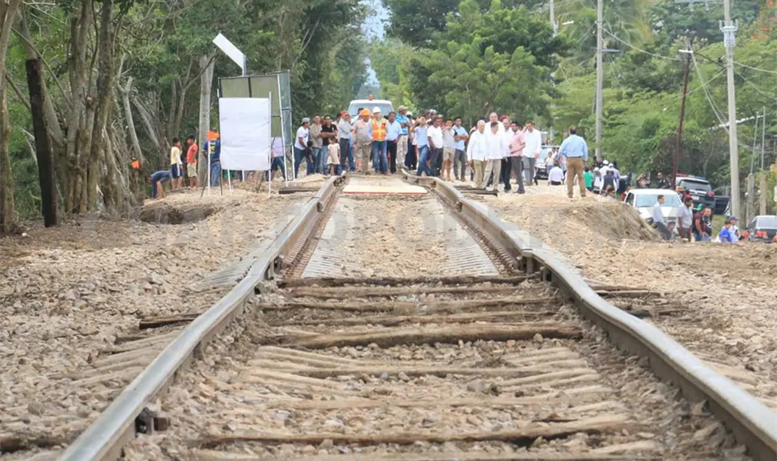 El Gobierno Federal ha señalado que el 95% del trazo del Tren Maya pasará por derechos de vías existentes. CP