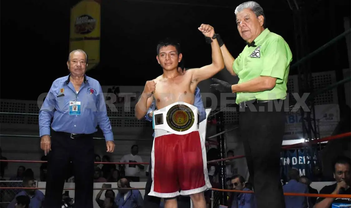 “Mexicanito” Aguilar, campeón gallo de Chiapas