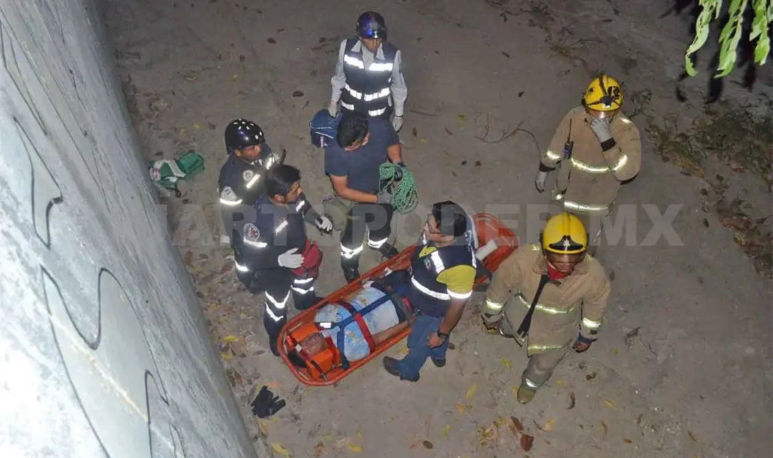Cae del andador del río Sabinal y se lesiona
