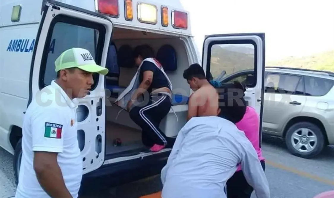 Cinco peregrinos heridos tras sufrir una volcadura