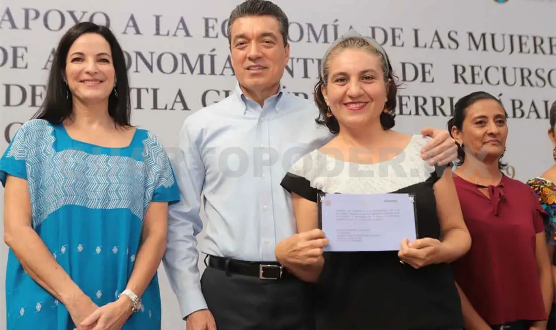 Beneficia Rutilio Escandón a 600 microempresarias