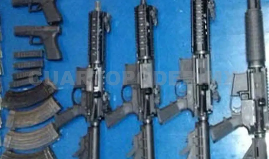 Roban arsenal de armas en Pemex