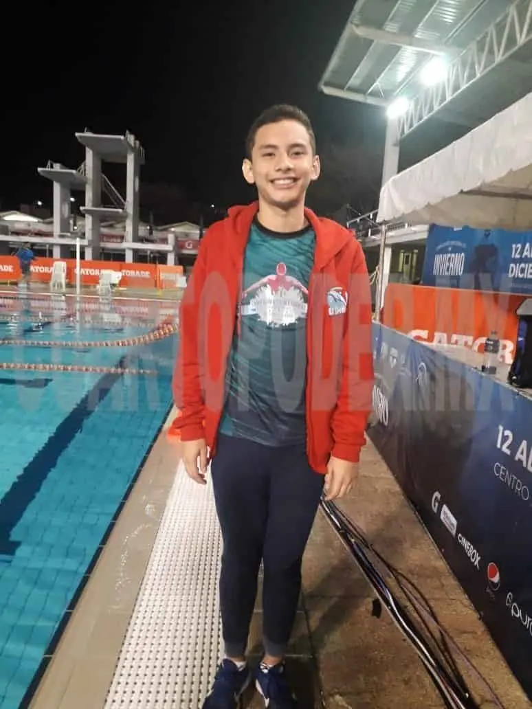 En la piscina olímpica de Veracruz, José Octavio Pérez fue campeón tras sortear las duras eliminatorias previas del Nacional B. Cortesía
