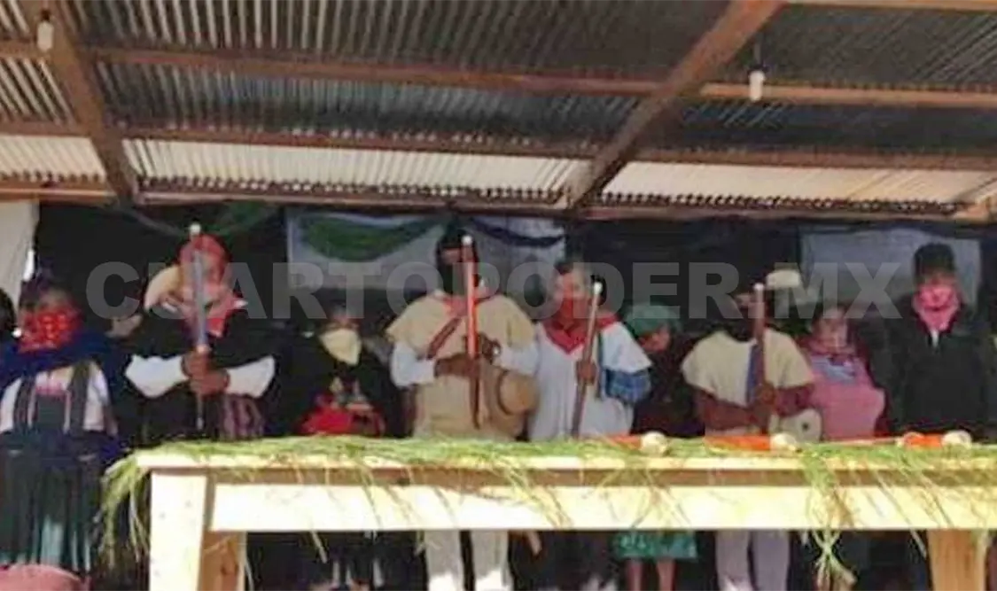 En la ceremonia se hizo entrega del bastón de mando a los representantes de la nueva Junta de Buen Gobierno. Manuel Martínez / CP