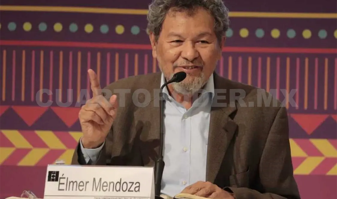 Élmer Mendoza en la Feria Internacional del Libro de Guadalajara. Cortesía