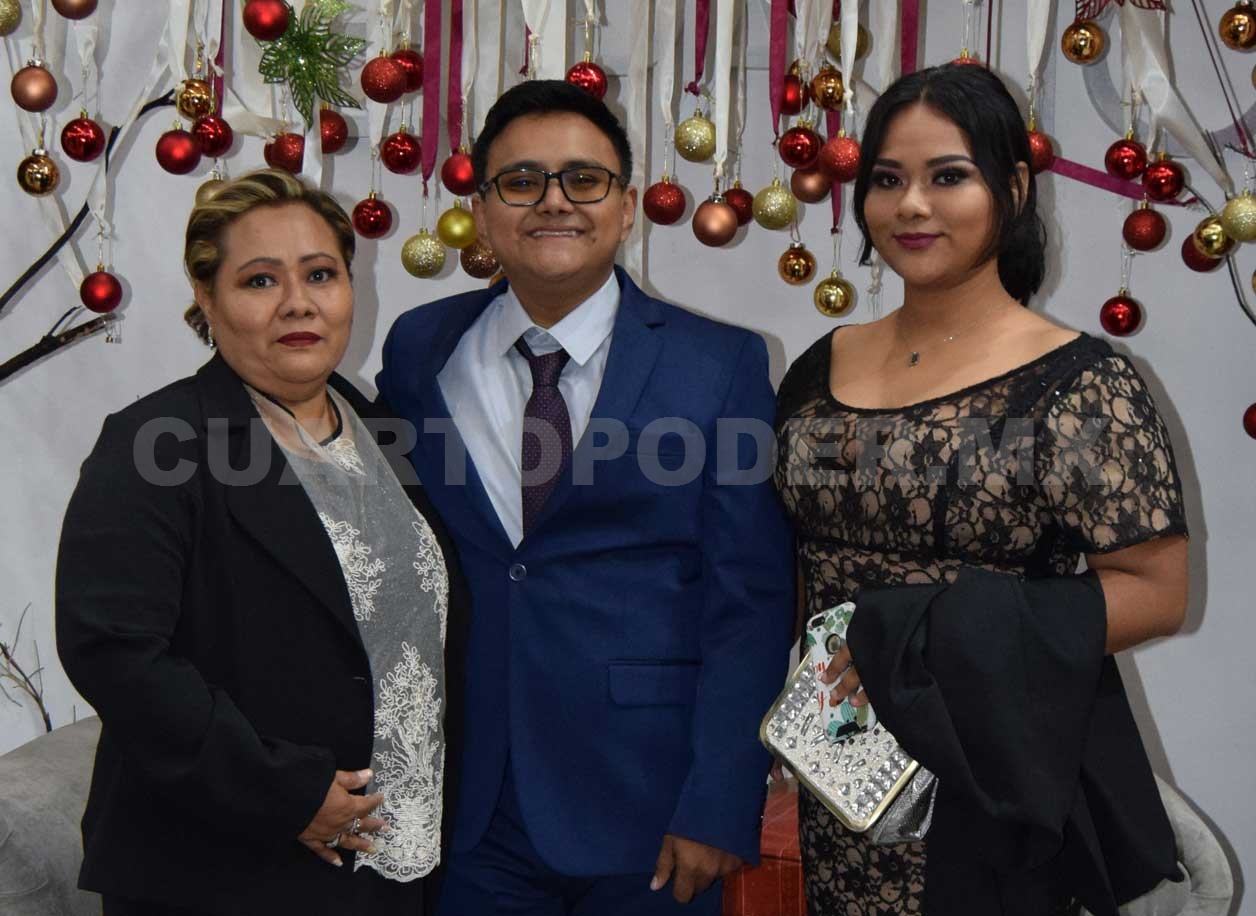 Se graduaron con honores